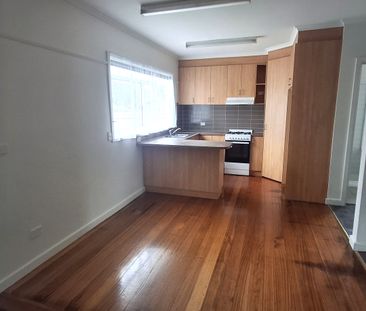 Family home is in one of Geelong's most sought after locations. - Photo 4
