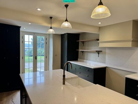 5 bedroom detached house to rent - Photo 3