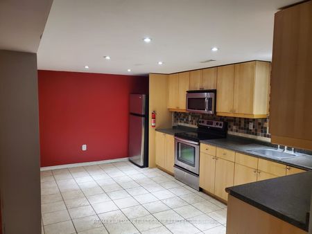 Semi-Detached Home For Lease | E8120882 - Photo 4