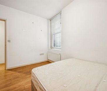 3 bedroom flat to rent - Photo 4