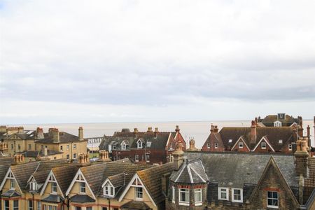 London Road South, Lowestoft - Photo 3