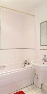 3 Bed Flat | £660 pw - Photo 4