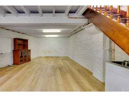 Under Offer - Unique Character meets Modern Functionality - Photo 3