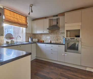 3 bedroom terraced house to rent - Photo 6