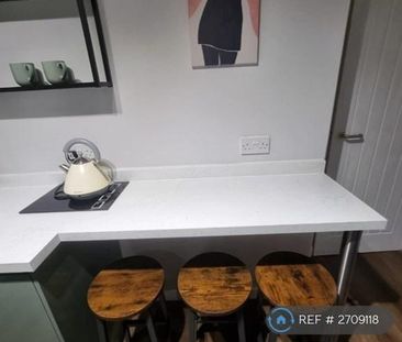1 bedroom in a flat share to rent - Photo 3