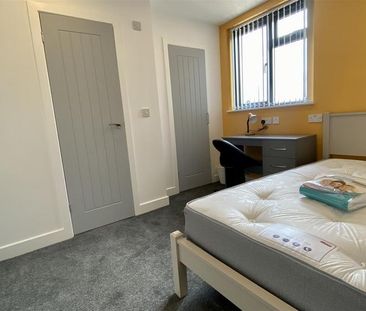 5 bedroom terraced house to rent - Photo 4