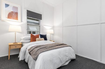 Inner-city living in this bright, modernised home - Photo 3