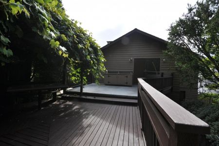 House in West Vancouver, BC - Photo 4