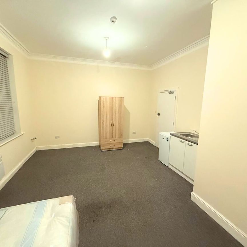 Studio Flat, High Street, HA3 - Photo 1
