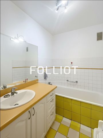 Grand T3 - Centre de Fougères - 3ème étage - Parking & cave- Réf. 2528CV - Photo 5