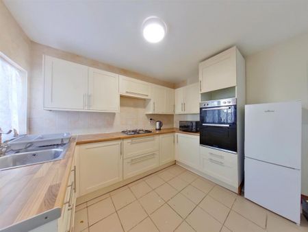 1 bedroom in a house share to rent - Photo 4