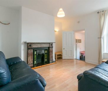 3 bedroom flat to rent - Photo 1
