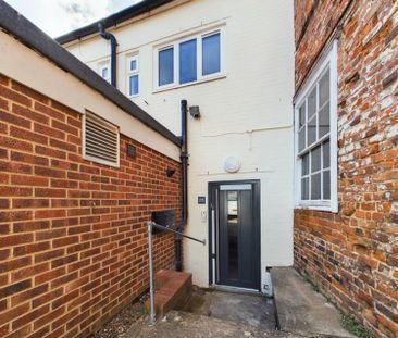 Bank House, Oldbury Road, Tewkesbury, GL20 - Photo 4