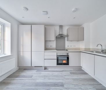 2 bedroom semi-detached house to rent - Photo 6