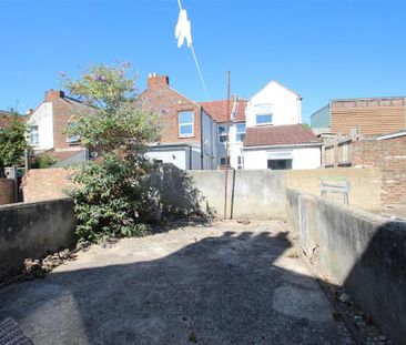 4 bedroom terraced house to rent - Photo 3