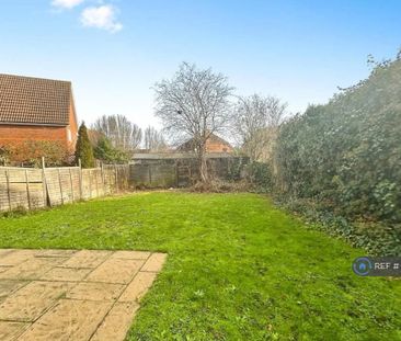 4 bedroom detached house to rent - Photo 2