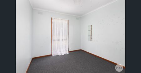 BUDGET-FRIENDLY HOME IN WENDOUREE LOCATION - Photo 3