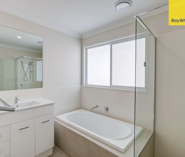 Stunning high-set residence - Photo 4