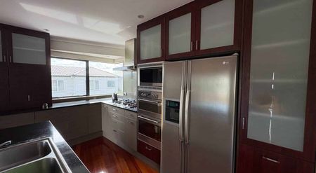 Short-Term Opportunity! Spacious 4-Bed Home in... - Photo 3