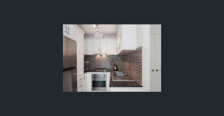 Bright, Modern Apartment with Balcony and Pool Access - Photo 3