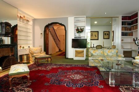 Exclusive Property of 200 m2 in an ideal location! In a private passage! - Photo 1