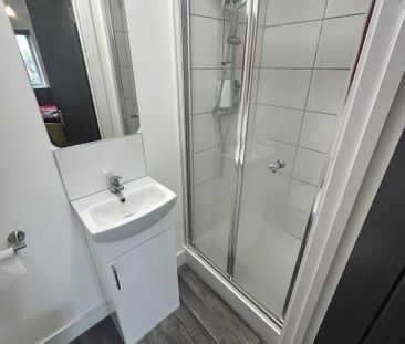 1 bedroom in a house share to rent - Photo 6