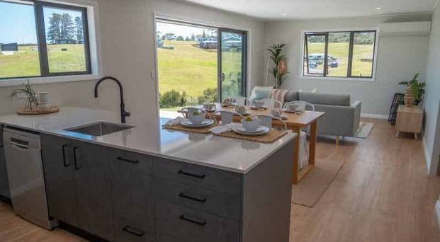 FOR RENT - NEAR NEW THREE BEDROOM TWO BATHROOM HOME - 640 PER WEEK - Photo 1