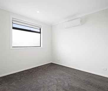 Sophisticated Living in Glen Iris - Photo 3