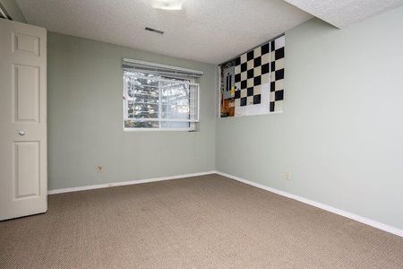 45 Strabane Place Southwest, Calgary - Photo 3