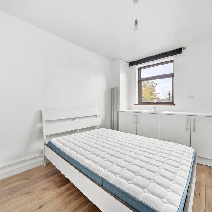 3 bedroom flat to rent - Photo 1