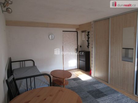 Pronájem bytu 1+kk a garsoniéry 22 m², V Zahradě 207, Zbuzany - Photo 2