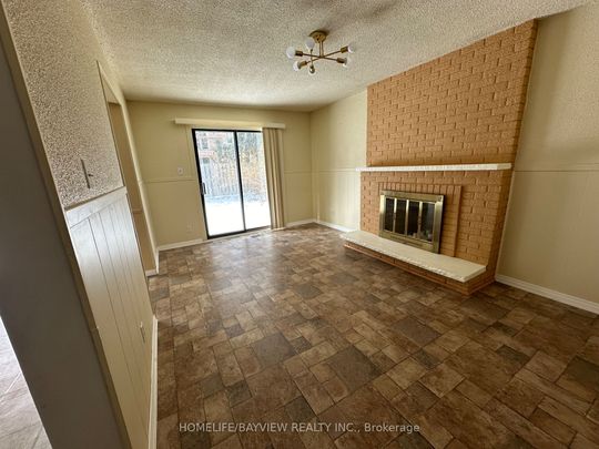 Detached Home For Lease | N8050196 - Photo 1