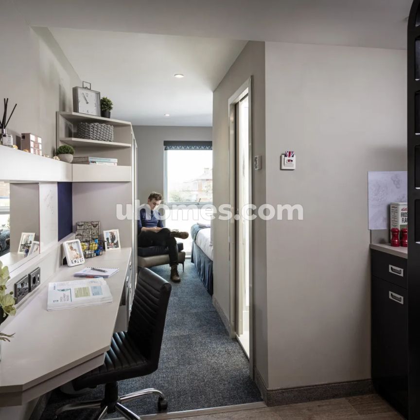 Platinum Studio - Photo 1