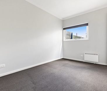 This Unique and Inviting Townhouse - Photo 2