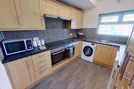 8 bedroom townhouse to rent - Photo 3