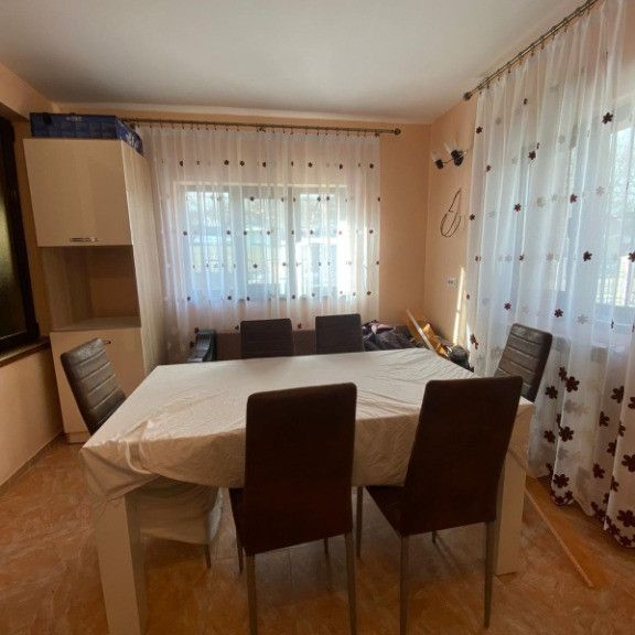Casă 7 camere, beci 40mp, pod, curte, se acceptă muncitori (firmă) - Fotografie 1