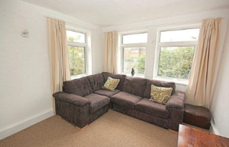 Fantastic bright, peaceful, private maisonette with generous garden in a great Hitchin location. - Photo 3