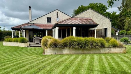 Twyford - Spacious family living in a stunning setting - Photo 4