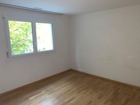 Bel appartement, rez supérieur avec balcon. Finitions soignées. - Photo 4