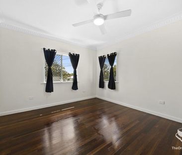 Spacious Renovated 3 Bedroom Home on Expansive Block Ideal for Fami... - Photo 1