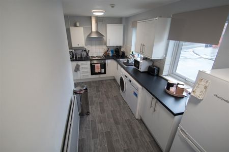 Westfield Court, Westfield Road, Hyde Park, LS3 1DL, Leeds - Photo 5