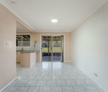 2/8 Owen Stanley Rd, Glenfield NSW - Photo 2