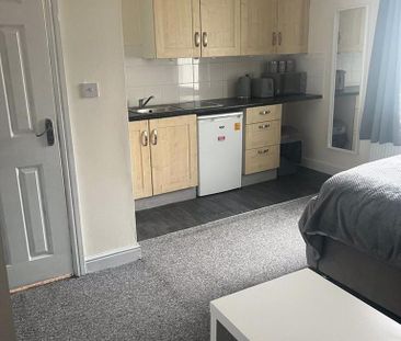 Studio to rent - Photo 5