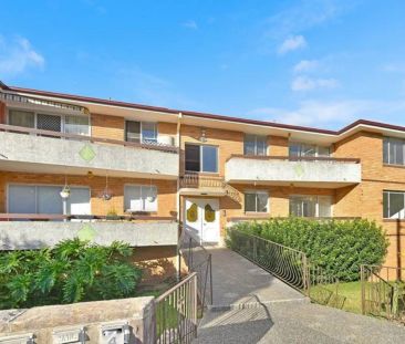 Exquisitely renovated Apartment with a leafy outlook - Photo 2