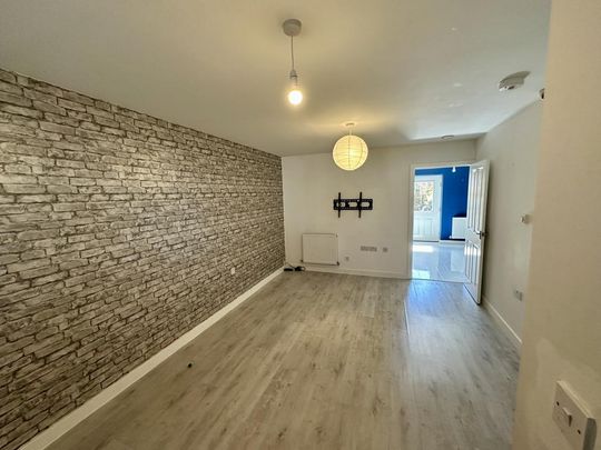 4 bedroom property to rent - Photo 1