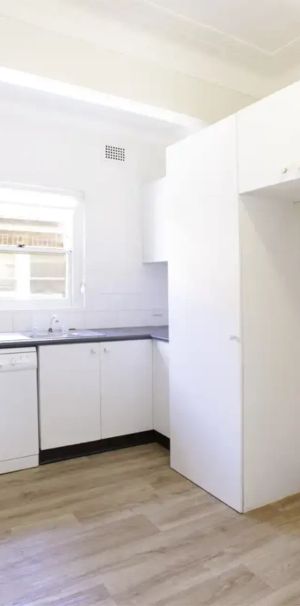 Updated Lovely Two-bedder Overlooking Lagoon - Photo 1