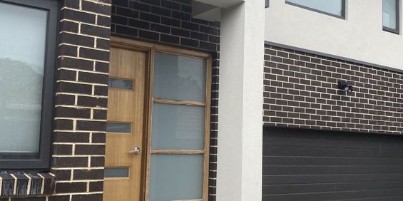 Stunning Modern Townhouse - Photo 3