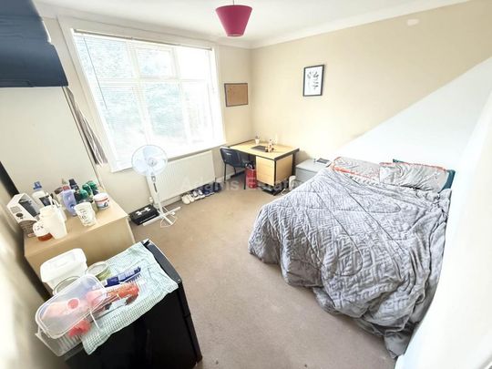 1 bedroom in a house share to rent - Photo 1