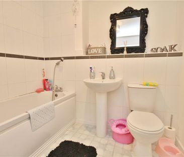 Douglas Road, Stanwell, Staines-upon-Thames, Surrey, TW19 7JD - Photo 6