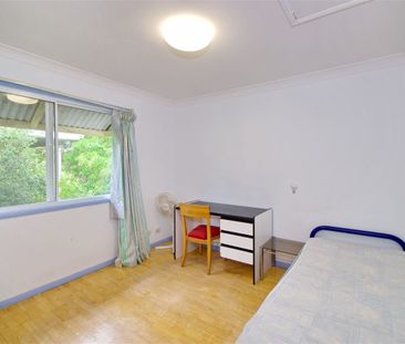 One Room for Rent in Leafy St Lucia Share House – Walk to UQ! - Photo 3